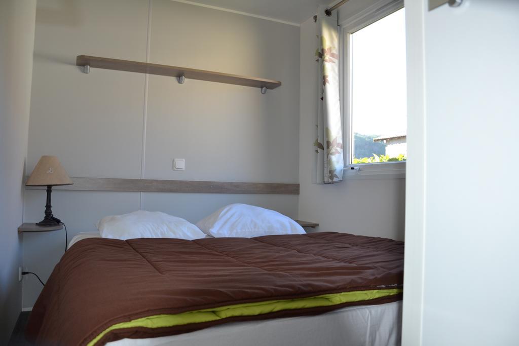 Camping La Mare Aux Fees Hotel Roquefeuil Kültér fotó
