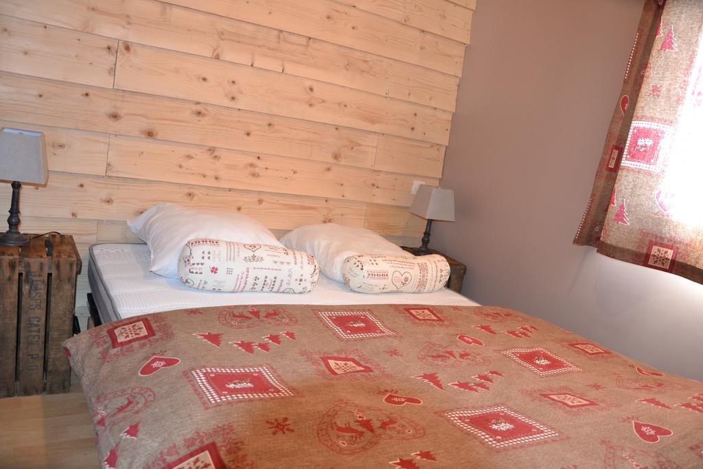 Camping La Mare Aux Fees Hotel Roquefeuil Kültér fotó