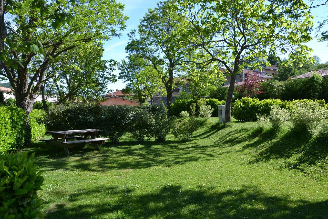 Camping La Mare Aux Fees Hotel Roquefeuil Kültér fotó