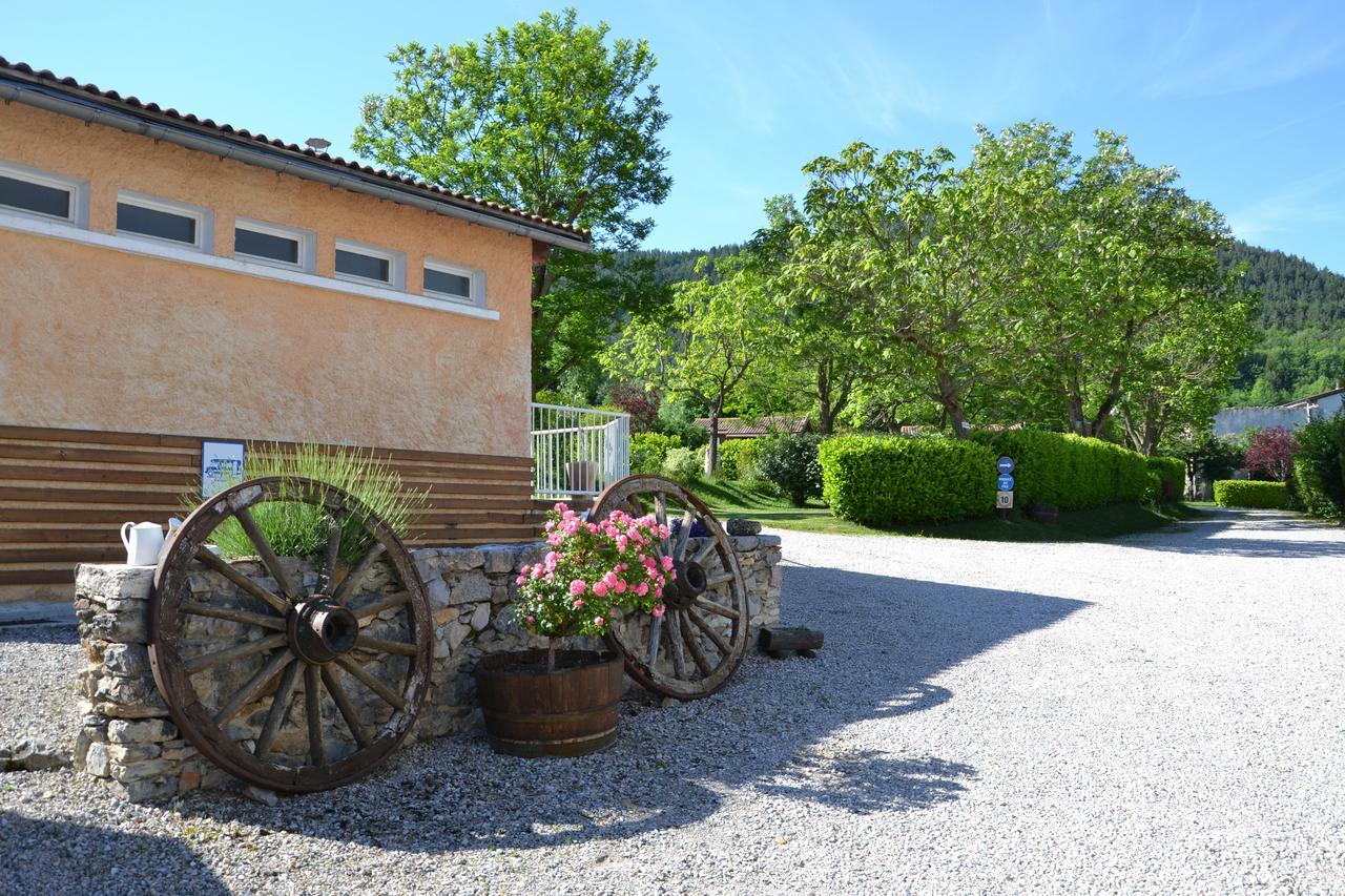 Camping La Mare Aux Fees Hotel Roquefeuil Kültér fotó