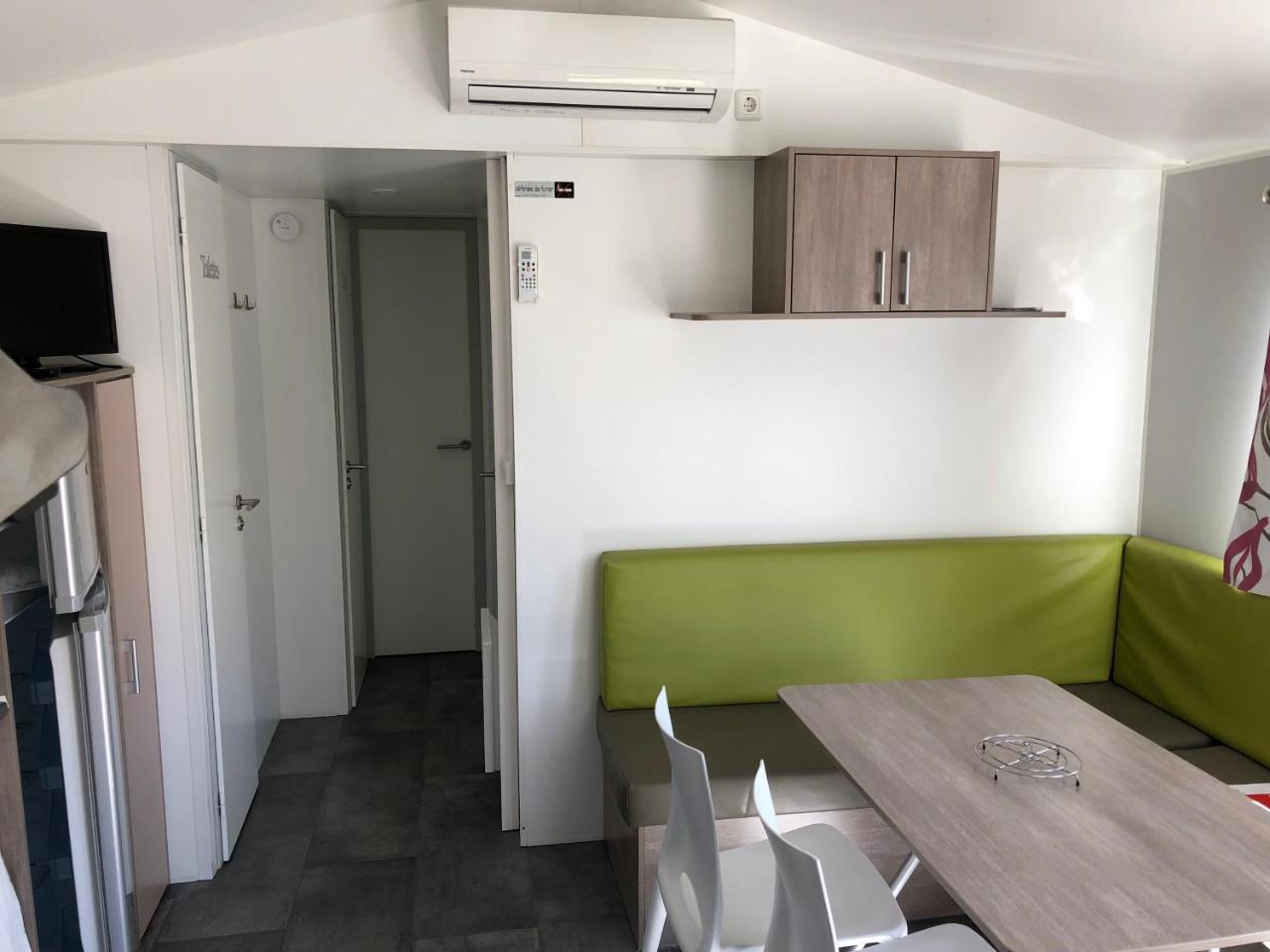 Camping La Mare Aux Fees Hotel Roquefeuil Kültér fotó